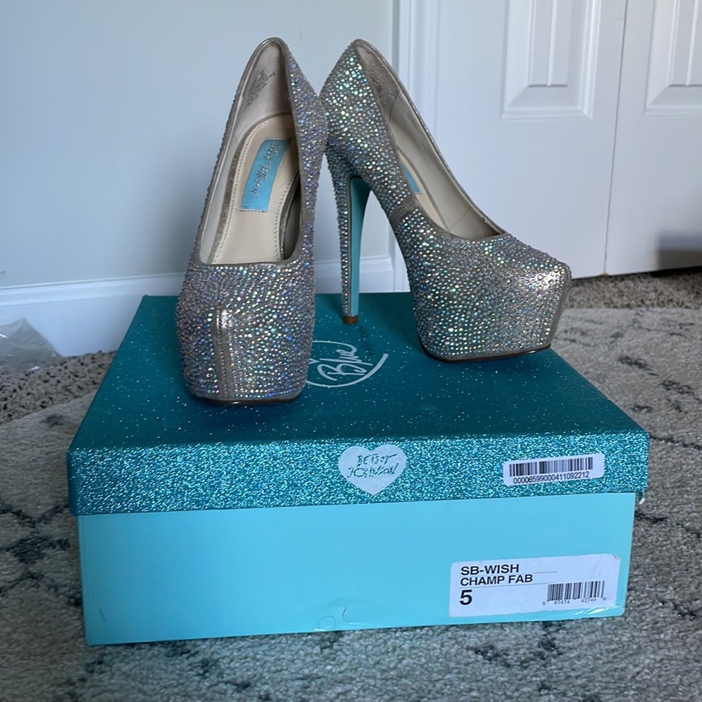 Betsey Johnson Blue Wish Pump